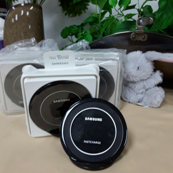 Samsung Wireless Charger EP-NG930 - wireless charg - Picture 1 of 3
